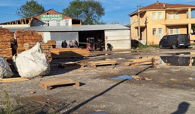 Motosikletli saldırgan tarafından çalıştığı iş yerinde vuruldu