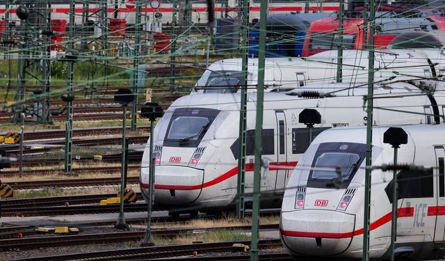 Almanya'da demiryolu işçilerinden 20 saatlik 'uyarı grevi'