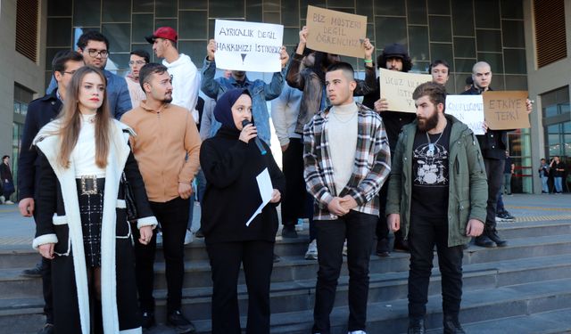 Edirne'de üniversite öğrencileri, toplu ulaşım ücretlerini protesto etti