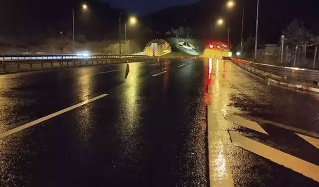 Bolu Dağı'nda heyelan: İstanbul yönü ulaşıma kapatıldı