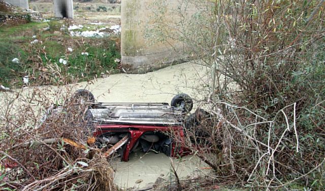 Manisa'da hafif ticari araç Gediz Nehri'ne düştü: 3 kişi hayatını kaybetti