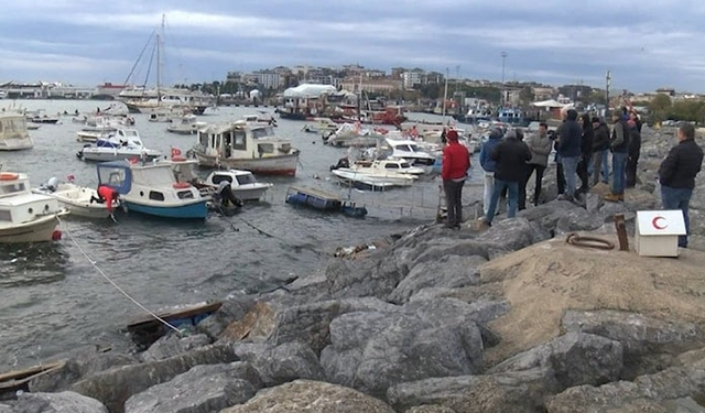 AKOM uyarmıştı... Pendik'te şiddetli rüzgar nedeniyle 3 tekne battı