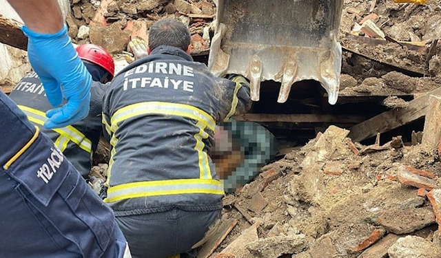 Hurda toplamak için girdikleri ev çöktü: 1 ölü, 1 yaralı