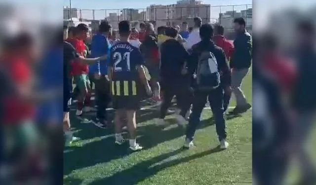 Şanlıurfa'da futbol turnuvasında liselilerin kavgası kamerada