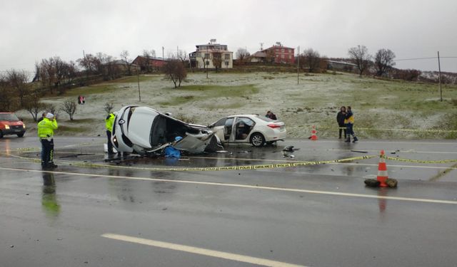 Bingöl’de otomobiller çarpıştı: 1 ölü, 4 yaralı