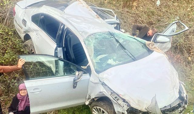 Bursa'da TIR'ın çarptığı otomobildeki evli çift yaralandı