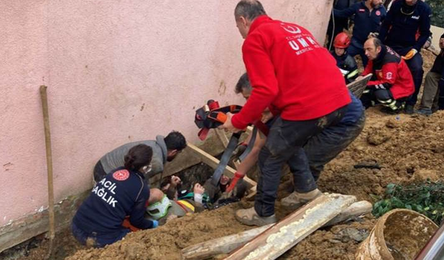 Villada ısı yalıtımı yapan işçi, kayan toprağın altında kaldı