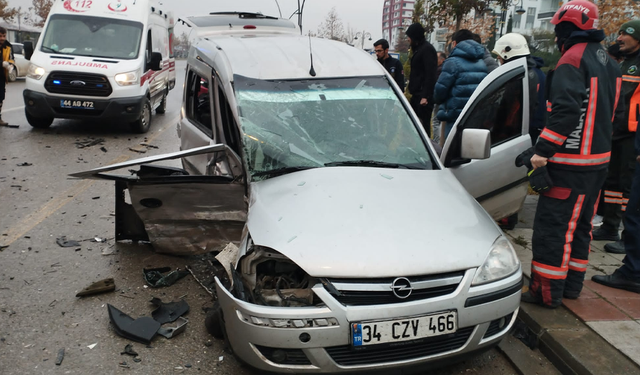 Malatya'da feci kaza: Otomobil ile hafif ticari araç çarpıştı: 1 ölü