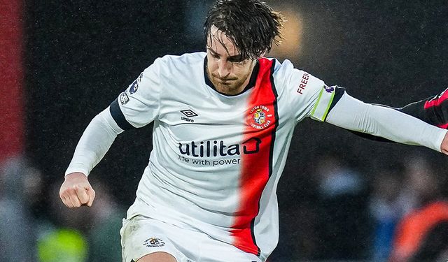 Luton Town forması giyen Tom Lockyer, maç esnasında kalp krizi geçirdi