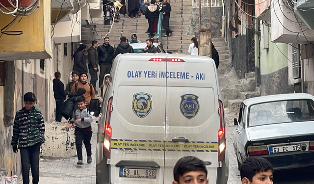 Polise yakalanmamak için tabancayla otomobil gasbedip kaçtı