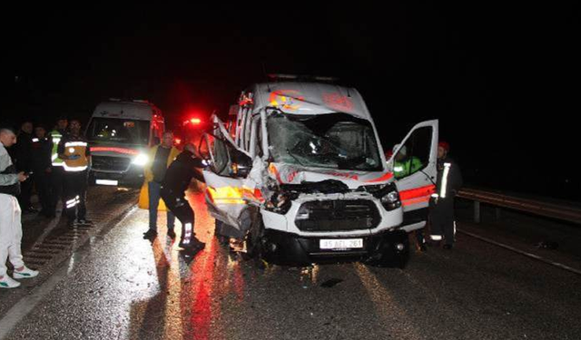 Ambulans kaza yaptı, içindeki hasta hayatını kaybetti