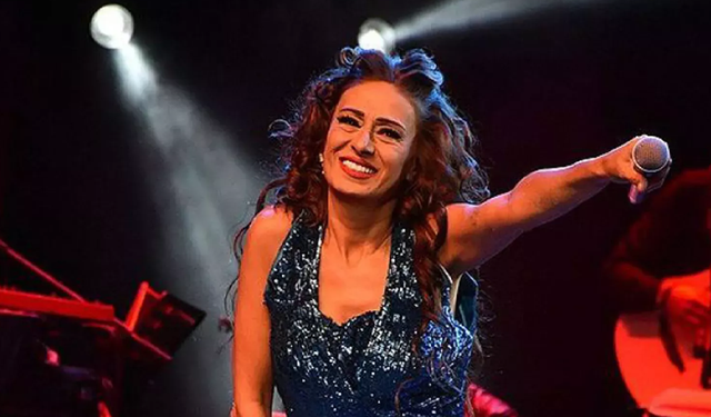 Yıldız Tilbe, konserinde tarihi yapının üzerine çıkmaya çalıştı