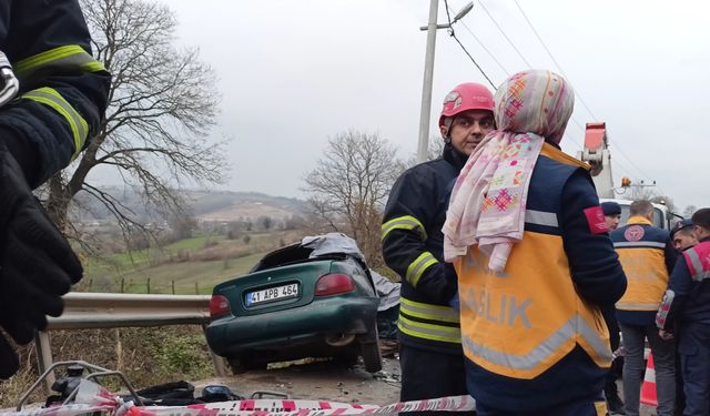 Elektrik bakım onarım kamyonuyla otomobil çarpıştı: 1 ölü