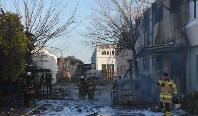 İzmir'de 2 kişinin öldüğü parfüm fabrikasındaki yangına 2 tutuklama