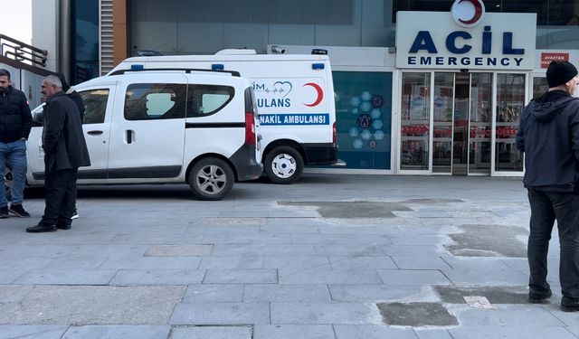 Esenyurt'ta güvenlik kulübesiyle TIR arasında sıkışan işçi hayatını kaybetti