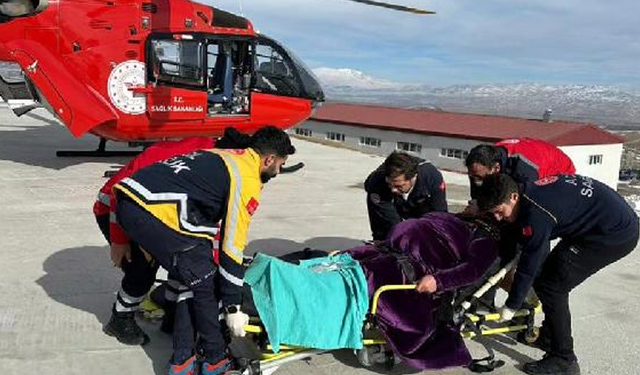 Rahatsızlanan hamile kadın, ambulans helikopterle sevk edildi