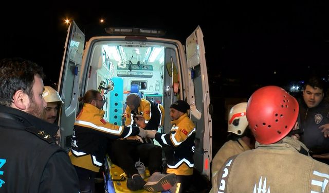 Pendik'te ağaca çarpan otomobil takla attı: 3 yaralı