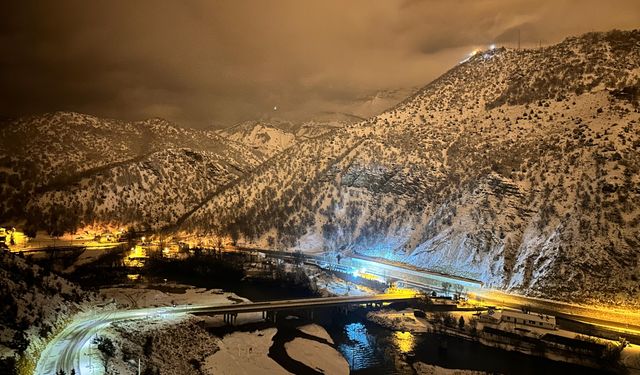 Tunceli ve Bingöl'de eğitime 'kar' engeli