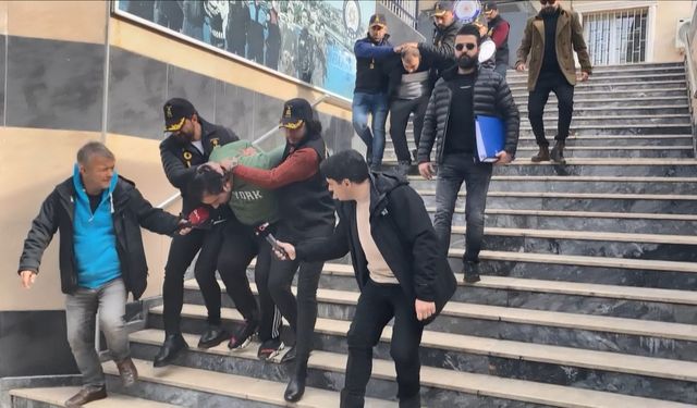 Esenyurt'ta cadde ortasındaki gasp: Şüpheliler tutuklandı