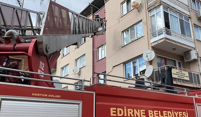 Edirne'de 5 katlı binada yangın! Hamile kadını itfaiye kurtardı