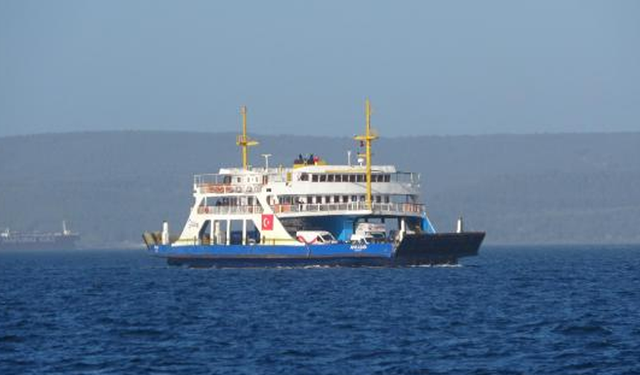 Gökçeada feribot seferleri, fırtına nedeniyle iptal edildi