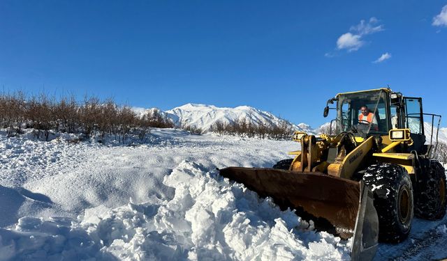 Tunceli kara teslim! 170 köy yolu ulaşıma kapandı