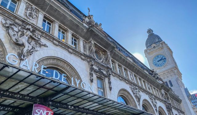 Paris’te tren garında bıçaklı saldırı: 3 yaralı