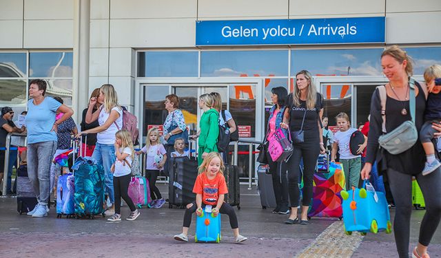 Antalya Havalimanı'nda yolcu trafiği 3 milyonu aştı