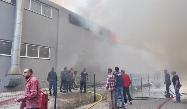Bursa'da sandalye fabrikasında yangın
