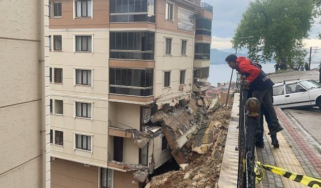 Bursa'da istinat duvarı çöktü: Yaralılar var