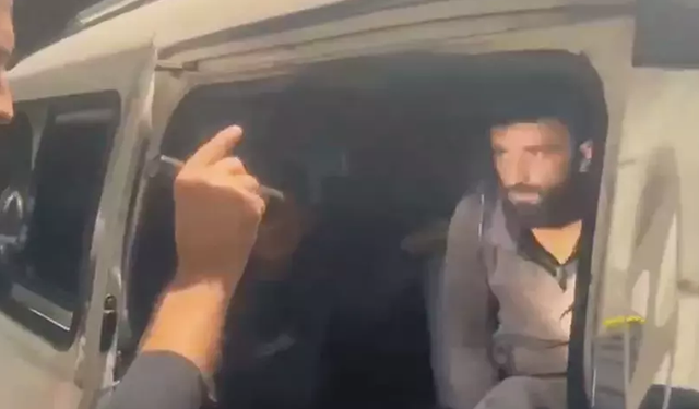 Polisin durdurduğu minibüsten, 9 kaçak Suriyeli çıktı
