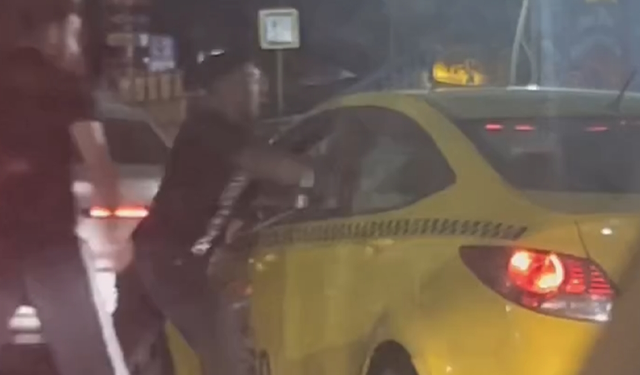 Pendik'te maganda terörü! Taksi şoförünü trafikte dövdüler
