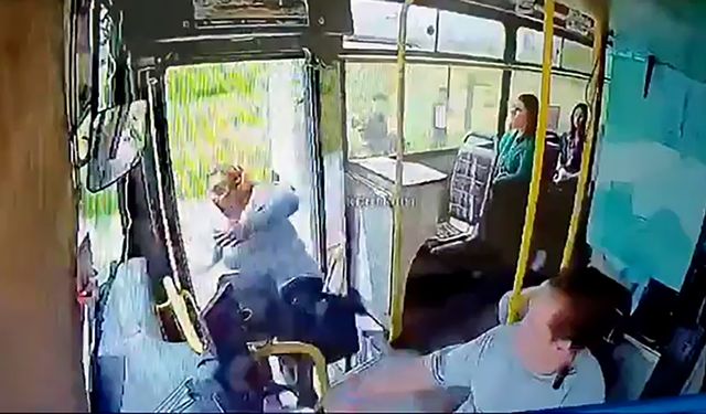 Kapısı açık otobüsten düşen kadın entübe edildi