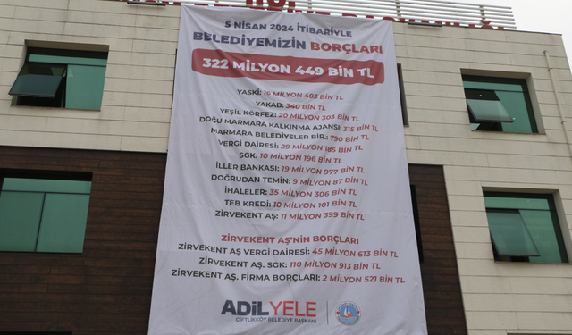 AK Parti'den CHP'ye geçen belediyenin borç listesi, binaya asıldı