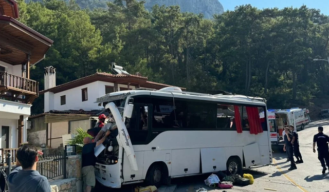 Muğla'da feci kaza! Tur otobüsü kontrolden çıktı: 1 ölü, 32 yaralı