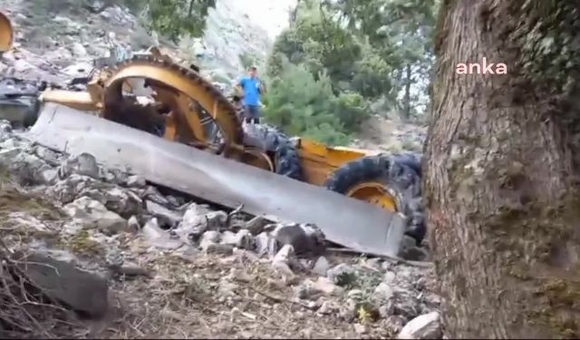 Bergama'da iş makinesi uçurumdan düştü, operatör hayatını kaybetti