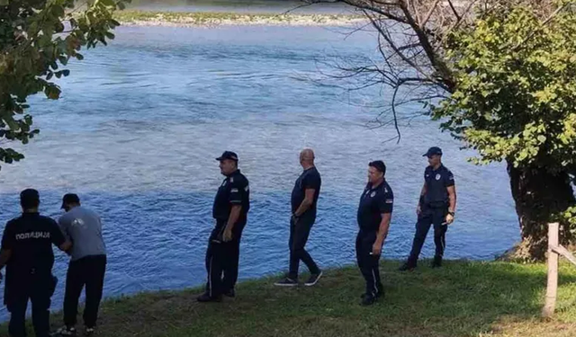 Sırbistan'da mültecileri taşıyan tekne alabora oldu: En az 10 ölü