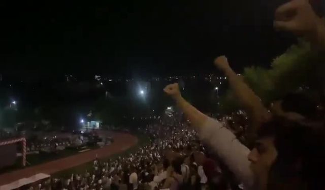 ODTÜ öğrencileri mezuniyet töreninde Rektör Ahmet Yozgatlıgil'in konuşmasını protesto etti