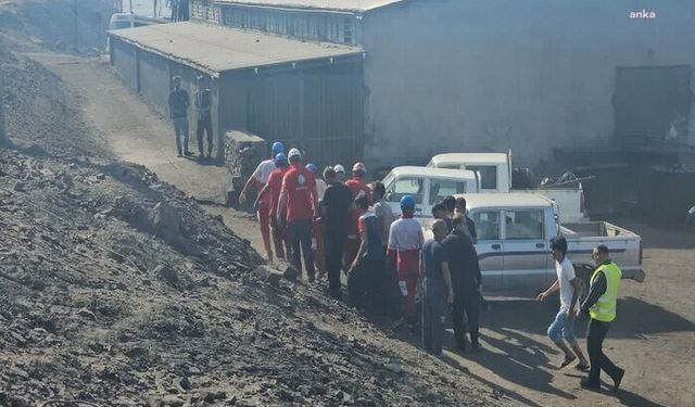 İran'da kömür madeninde meydana gelen patlamada en az 51 kişi öldü