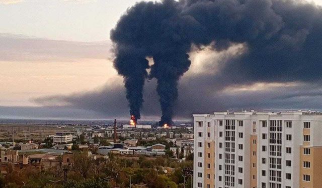 Ukrayna Kırım bölgesinde bulunan petrol deposuna hava saldırısı düzenledi