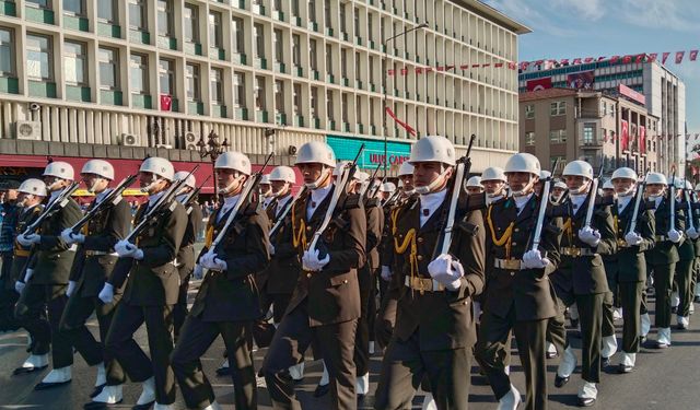 Ankara'da 29 Ekim Cumhuriyet Bayramı resmi geçit töreni yapıldı