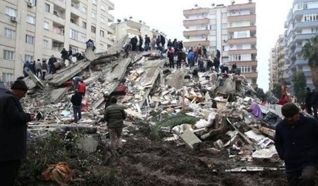 Depremde yıkılan Bilge Sitesi davasında MHP'li eski Belediye Başkanı Kara yarın hakim karşısına çıkacak