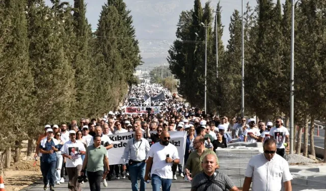 Kıbrıslı Türklerden Metehan Sınır Kapısı'nda mülkiyet hakları eylemi