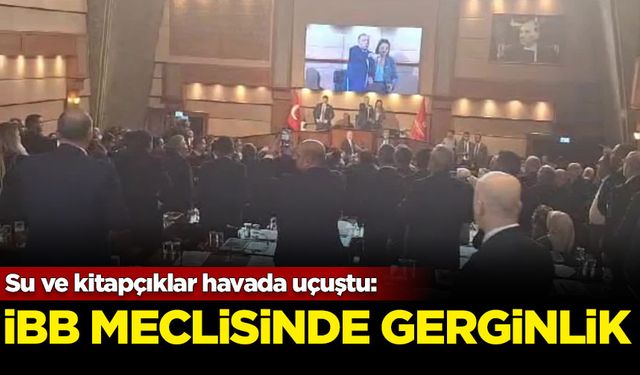 İBB Meclisi'nde gerginlik: Su ve kitapçıklar havada uçuştu