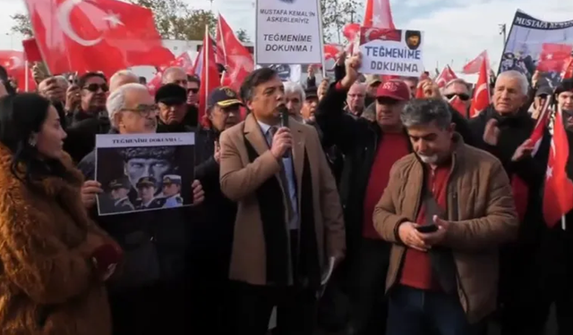 Emekli askerlerden Kadıköy'de eylem: Teğmenime dokunma!