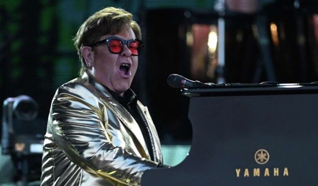 Elton John, sağ gözünü kaybettikten sonra yaşadığı zorlukları anlattı