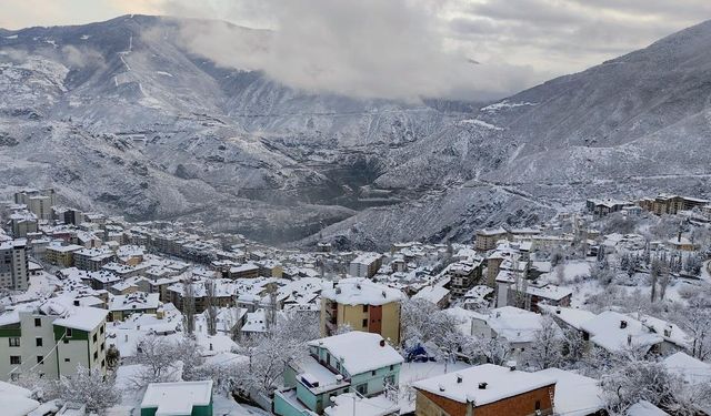 Kar hayatı felç etti köy yoları kapandı