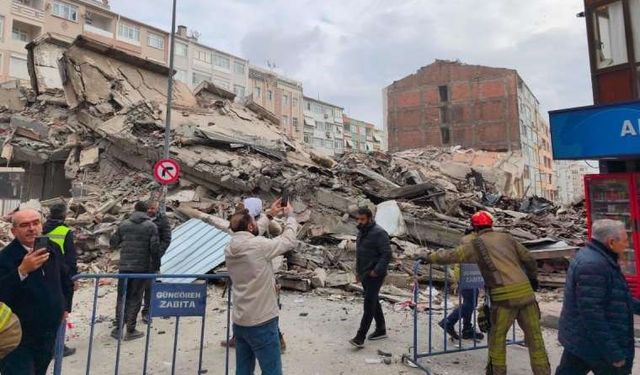 Son Dakika! İstanbul Güngören'de bina çöktü