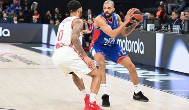 Anadolu Efes evinde Bayern Münih'i devirdi!