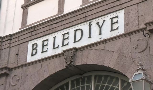 TİP üyesi kadınlar, İzmir Büyükşehir Belediyesi'nde kadınların görev yerinin değiştirilmesine tepki gösterdi